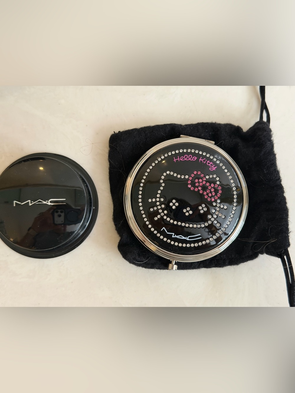 M•A•C Hello Kitty Sheer Mystery Pressed Powder Compact Light New in Box - Picture 6 of 8